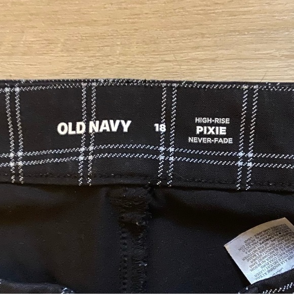 Old Navy High Rise Pixie Pants - Picture 3 of 5